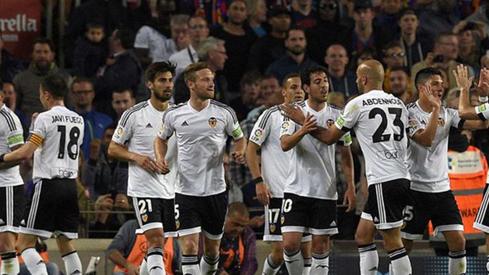 Valencia berhasil unggul dua gol di babak pertama atas Barcelona. - INDOSPORT