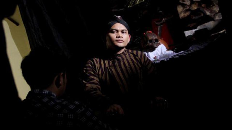 Mbah Mijan, paranormal yang eksis di dunia maya Twitter. - INDOSPORT