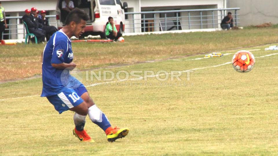 Gian Zola bakal bertemu dengan Ponaryo Astaman yang pernah menjadi mentornya. - INDOSPORT