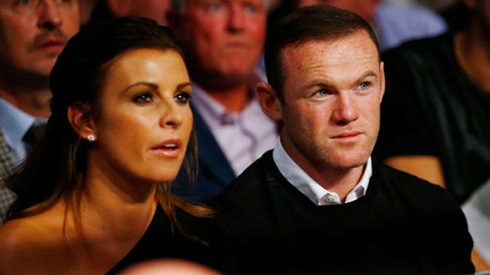 Istri striker Everton Wayne Rooney, Coleen, tak mengidahkan para 'haters' yang menyebutkan dirinya kegendutan. - INDOSPORT