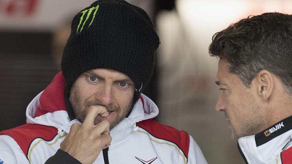 Pembalap asal Inggris, Cal Crutchlow (kiri). - INDOSPORT