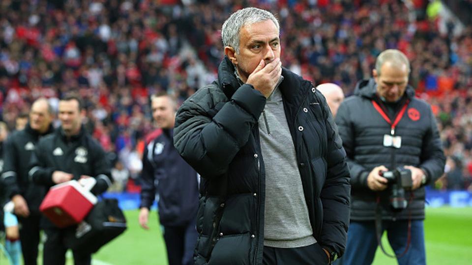 Mourinho tidak terima anak asuhnya diledek. - INDOSPORT