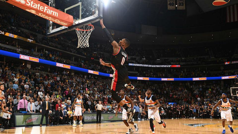 Playmaker Blazers, Damian Lillard tampil gemilang saat melawan Denver Nuggets. - INDOSPORT