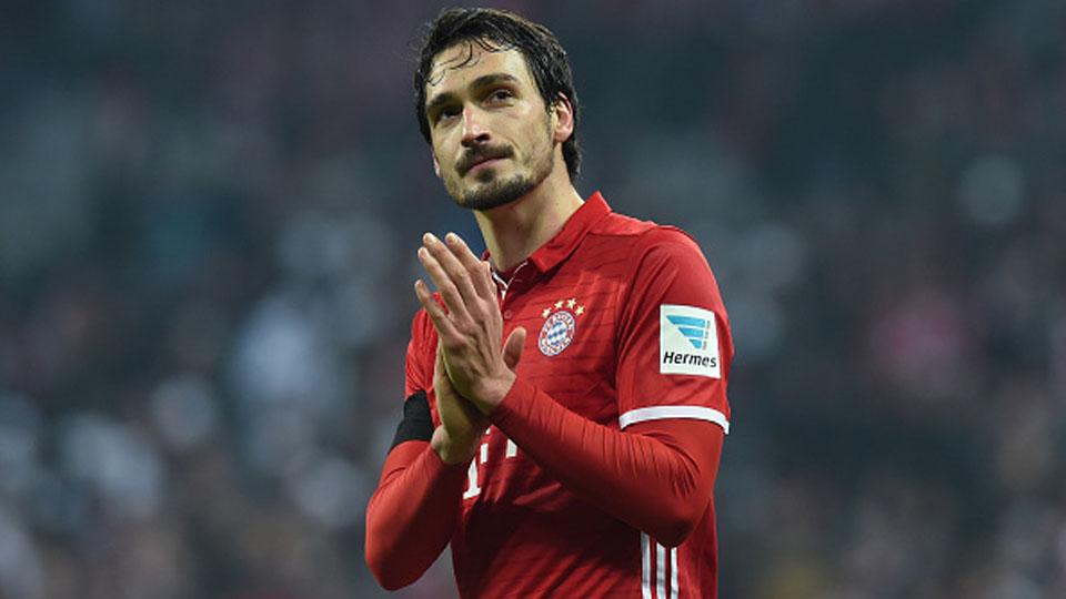Mats Hummels mengikuti jejak pemain tengah Manchester United Juan Mata menyisihkan sebagian gajinya untuk amal. - INDOSPORT