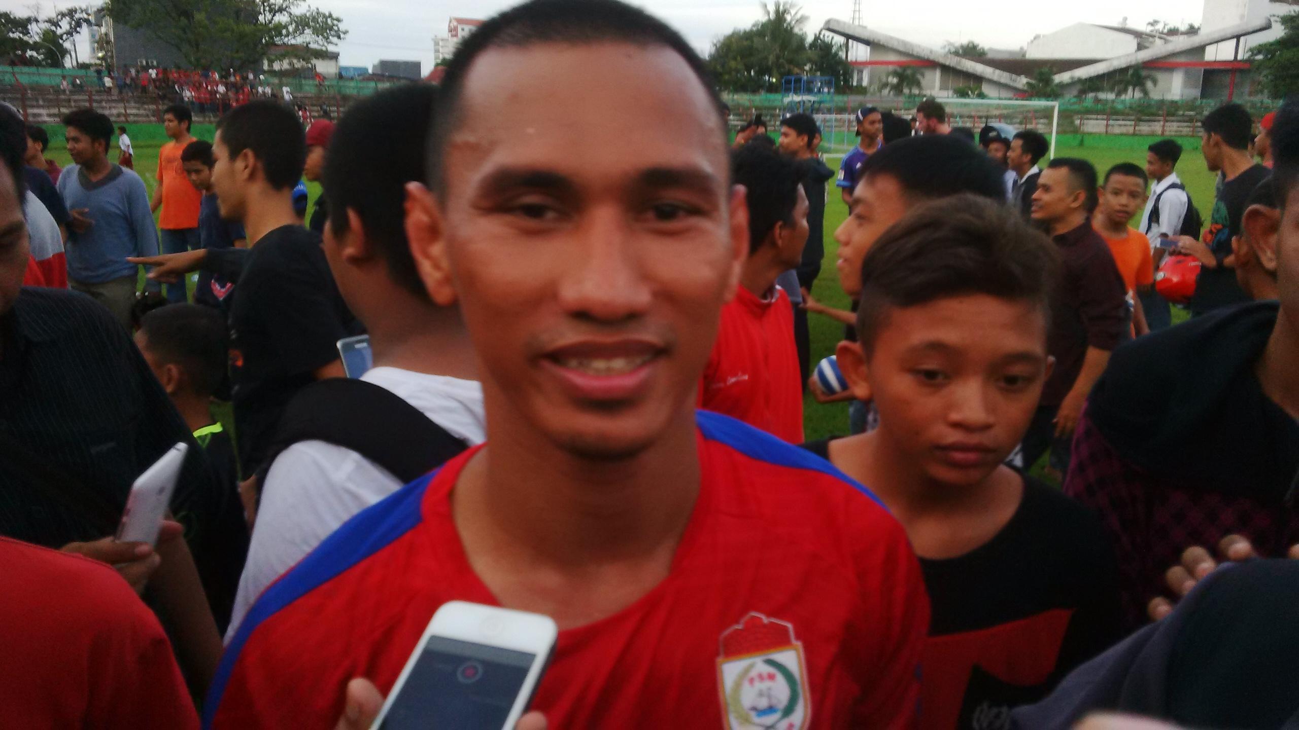 Zulkifli Syukur usai menjalani latihan PSM Makassar. - INDOSPORT