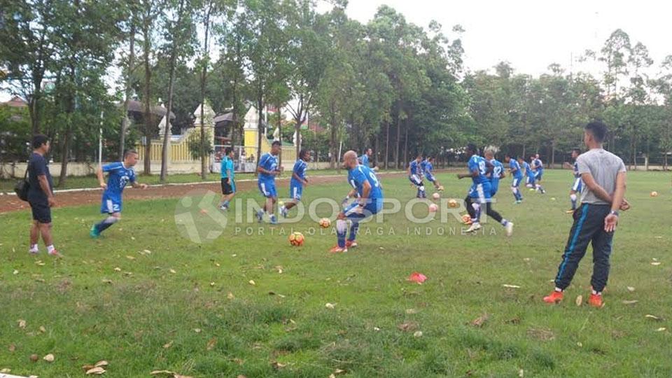 Persib Bandung saat menggelar sesi latihan. - INDOSPORT