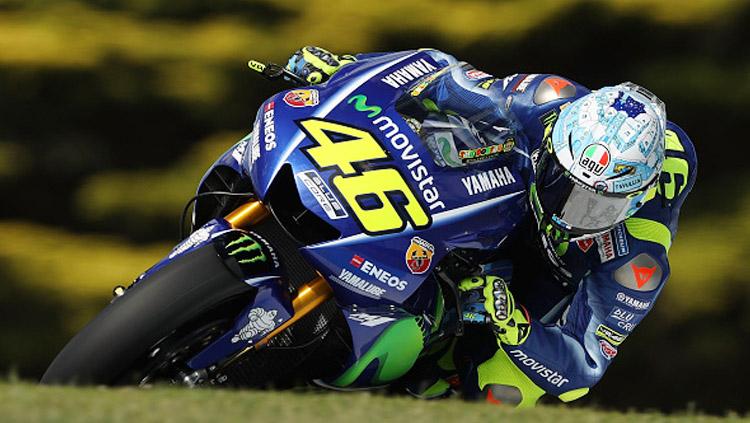 Valentino Rossi saat dalam lintasan balap. - INDOSPORT