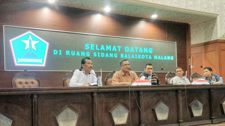 Rapat Koordinasi Tur Aremania ke Bogor bersama Walikota Malang dan perwakilan manajemen Arema, Muspika, Muspida dan perwakilan Aremania. - INDOSPORT
