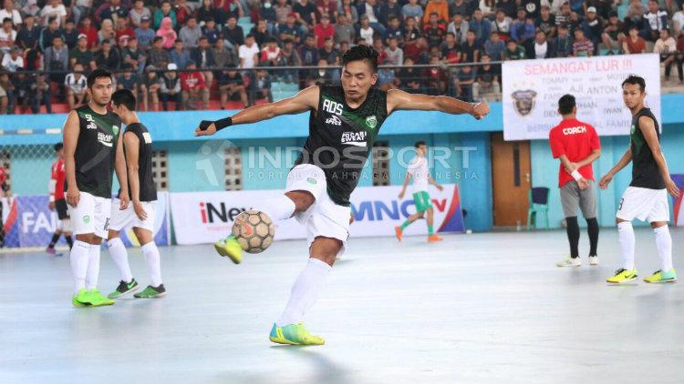 Vamos Mataram saat pemanasan sebelum laga melawan Bintang Timur Surabaya, Sabtu (11/03/17). - INDOSPORT