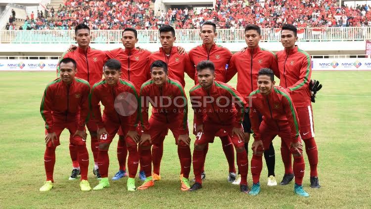 Pemain Indonesia masih banyak kehilangan bola saat melawan Myanmar. - INDOSPORT