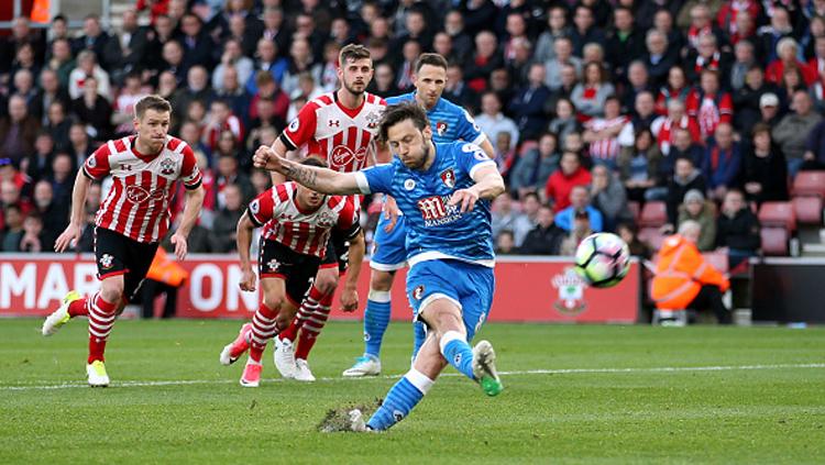Penalti hasil tendangan Harry Arter 'nyungsep' entah kemana. - INDOSPORT