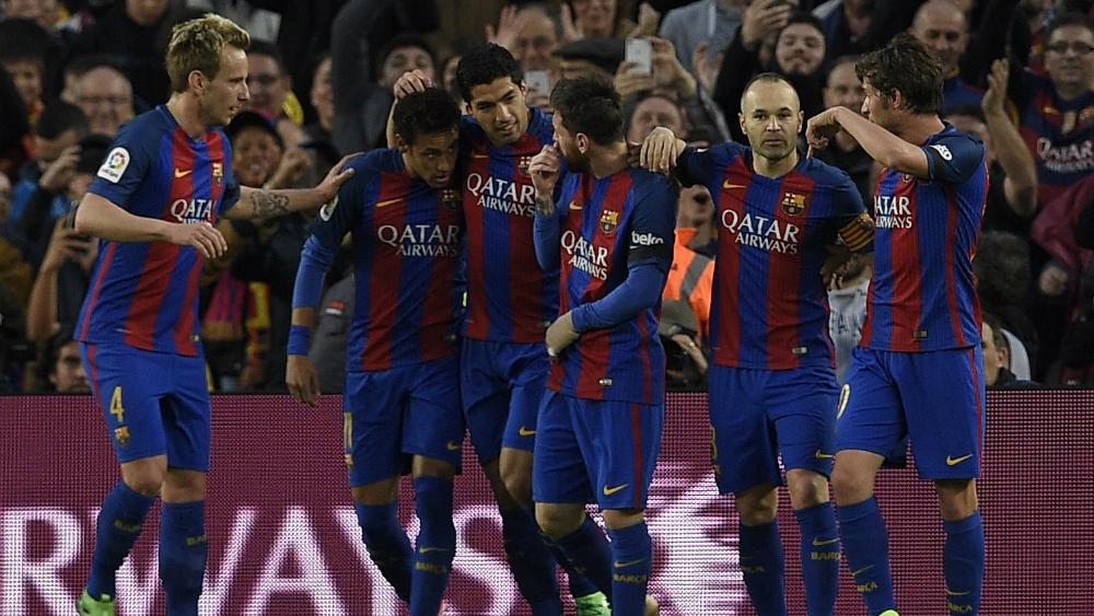 Luis Suarez selebrasi usai mencetak gol pembuka dalam laga Barcelona vs Sevilla, Kamis (06/04/17). - INDOSPORT