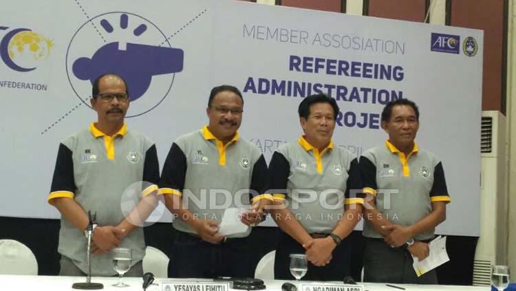 Sejumlah wasit Indonesia mendapatkan penataran dari AFC soal Law of The Game FIFA. - INDOSPORT
