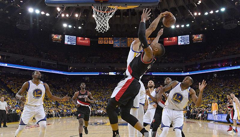 Situasi pertandingan Golden State Warriors vs Portland Trail Blazers. - INDOSPORT