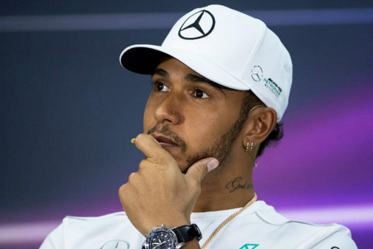 Pembalap Mercedes, Lewis Hamilton. - INDOSPORT