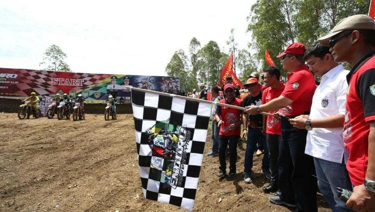 Kompetisi balap motor trail di Aceh yang digelar TNI Angkatan Darat. - INDOSPORT