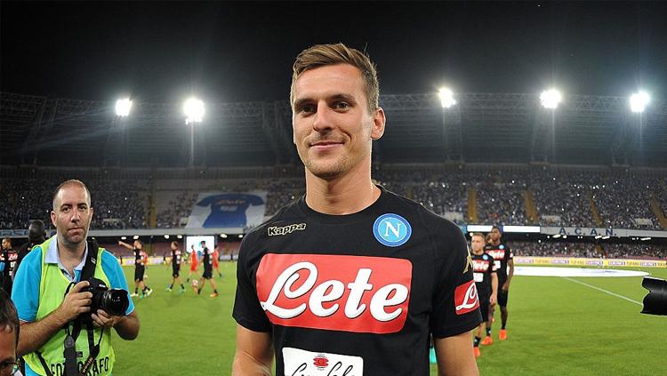 Milik, striker Napoli, tetap 'laku' meski performanya kurang menjanjikan di musim perdananya. - INDOSPORT