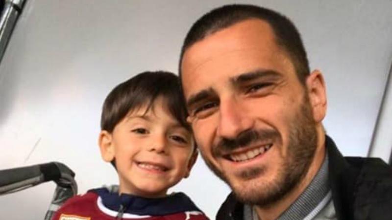 Leonardo Bonucci (kanan) bersama anaknya, Lorenzo - INDOSPORT