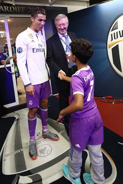 Tidak Hanya Skill Ronaldo Jr Tiru Model Rambut Sang Ayah INDOSPORT