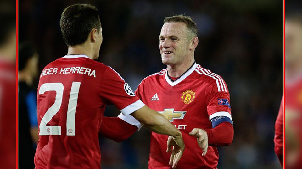 Dua penggawa Man United, Ander Herrera (kiri) dan Wayne Rooney. - INDOSPORT