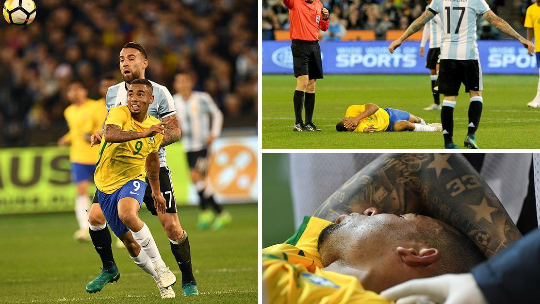 Gabriel Jesus menjadi korban kekerasan Otamendi. - INDOSPORT