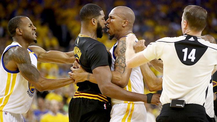 David West dan Tristan Thompson. - INDOSPORT