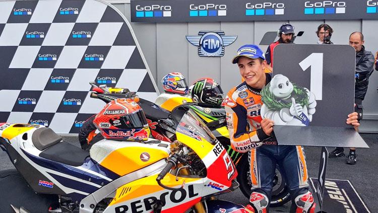 Marc Marquez berhasil finish pertama di GP Jerman dan sekaligus memimpin klasemen sementara. - INDOSPORT