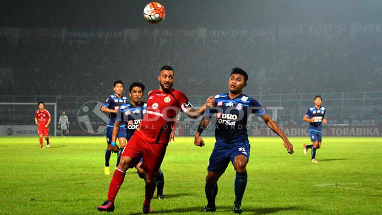 Aksi Marcel Sacramento saat melawan Arema FC. - INDOSPORT