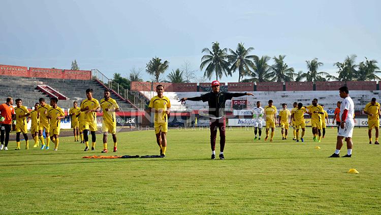 Latihan skuat Semen Padang. - INDOSPORT