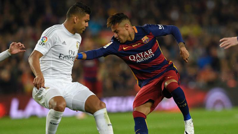 Casemiro dan Neymar ketika membela timnya masing-masing. - INDOSPORT