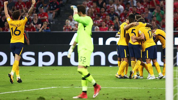Selebrasi pemain Atletico Madrid usai mengandaskan Liverpool di babak adu penalti. - INDOSPORT
