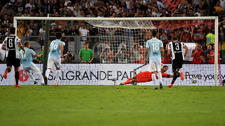 Gol penalti yang dicetak oleh Ciro Immobile. - INDOSPORT