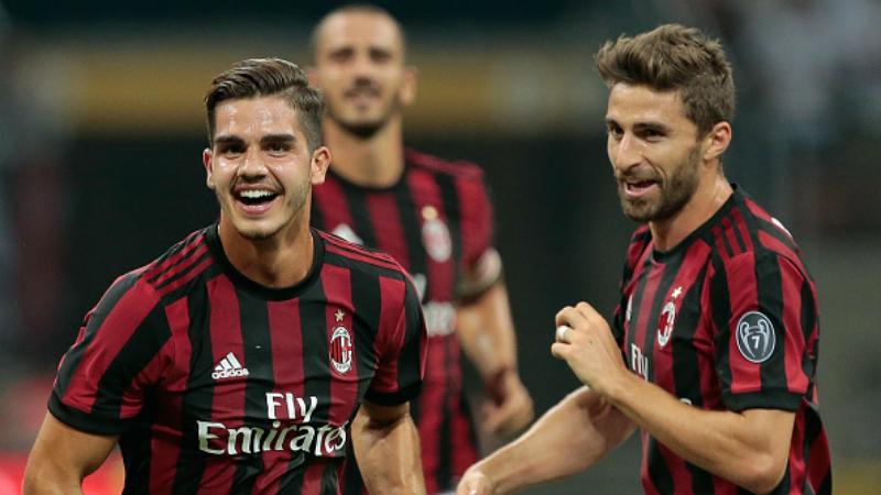 Andre Silva (kiri) dan Fabio Borini, penyerang AC Milan. - INDOSPORT