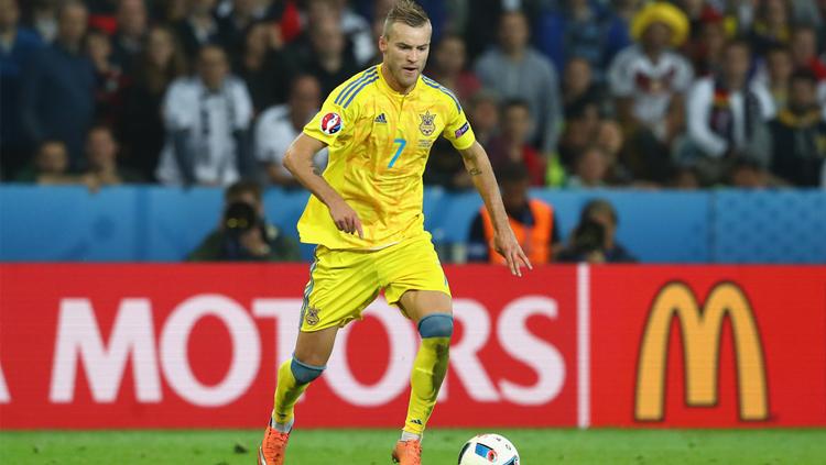 Andriy Yarmolenko saat membela Timnas Ukraina. - INDOSPORT