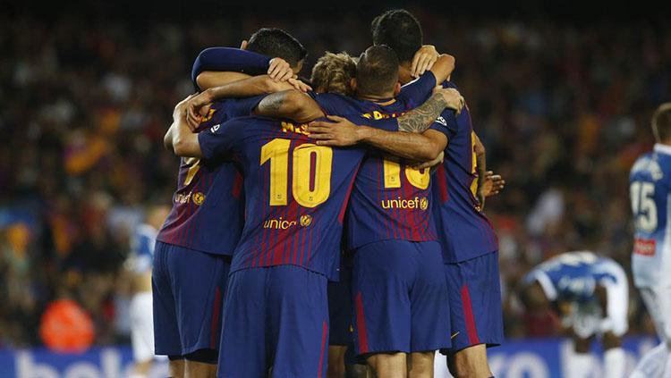 Para pemain Barcelona merayakan gol yang dicetak Lionel Messi. - INDOSPORT