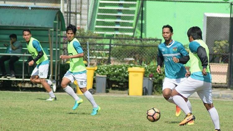 Persita Tangerang jalani latihan di Stadion Teladan Medan. - INDOSPORT