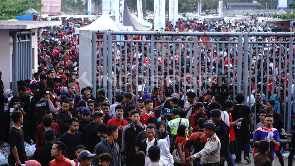 Pendukung Timnas U-19. - INDOSPORT