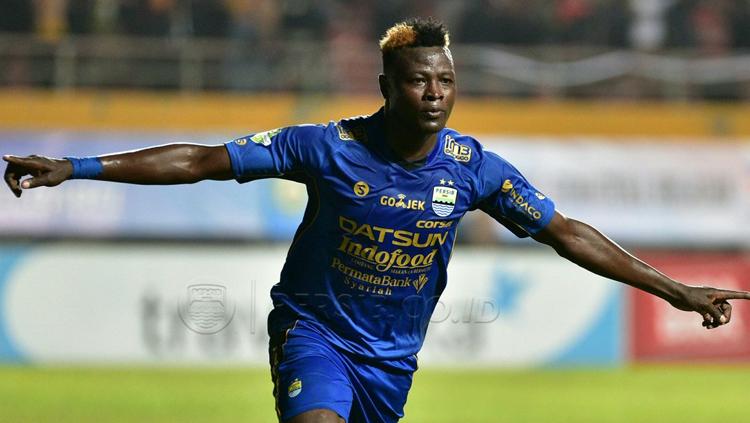 Indosport - Striker Persib Bandung, Ezechiel Ndouassel.