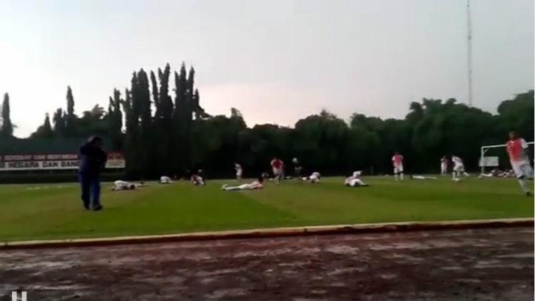 Indosport - Petir di Latihan PS TNI.