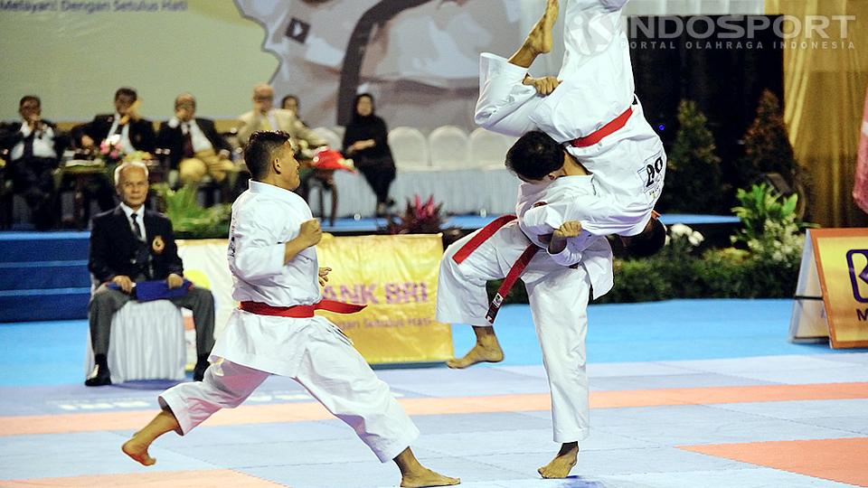 Tim Kata Indonesia Garuda A berhasil mendapat medali perak pada kejuaraan WKF Premier League dalam nomor kata individu di Tennis Indoor Senayan, Jakarta, Jumat (20/06/14). - INDOSPORT
