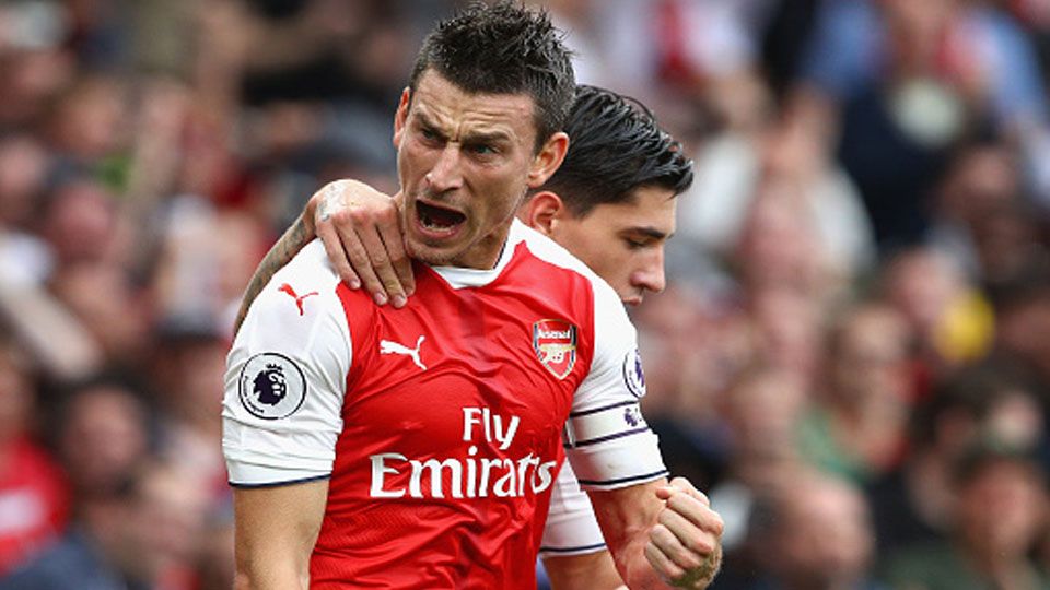 Laurent Koscielny menilai gol kalajengking yang diciptakan Olivier Giroud hanya keberuntungan. Copyright: internet