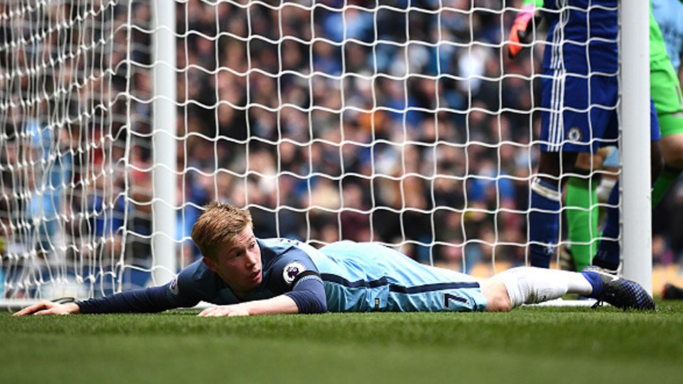 Kevin De Bruyne gagal memanfaatkan umpan dari Jesus Navas. Copyright: © INTERNET