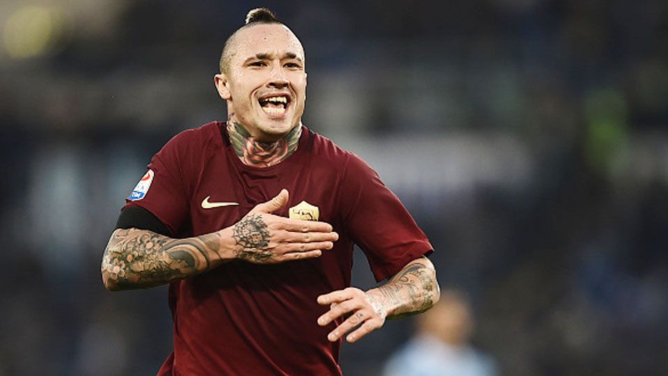 Radja Nainggolan berhasil melakukan selebrasi usai membobol gawang Lazio. Copyright: INTERNET