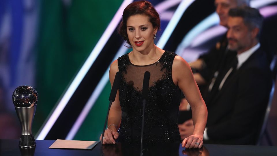 Pesepakbola wanita asal Amerika Serikat (AS), Carli Lloyd, terpilih sebagai pesepakbola terbaik kaum hawa tahun 2016 versi FIFA. Copyright: Alexander Hassenstein/Getty Images