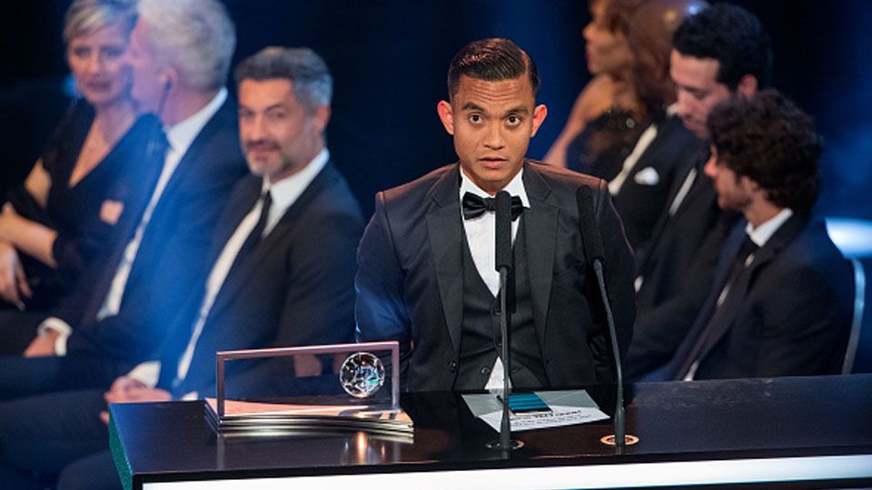 Mohd Faiz Subri setelah menerima penghargaan di Zurich, Swiss. Copyright: Getty Images