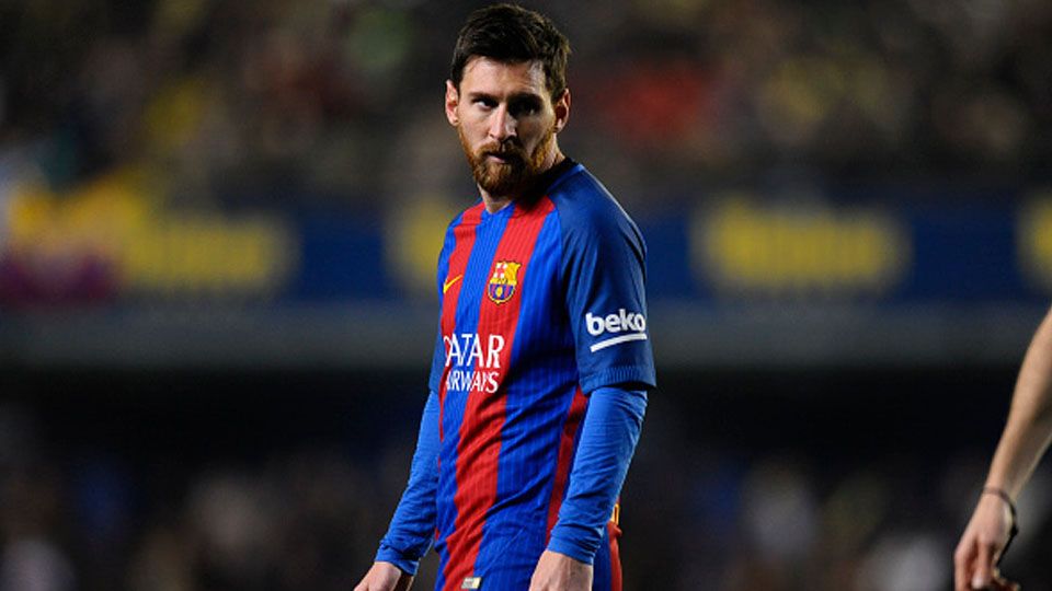 Ekspresi Lionel Messi ketika melawan Villarreal dalam lanjutan La Liga Spanyol. Copyright: Jose Breton/Getty Images