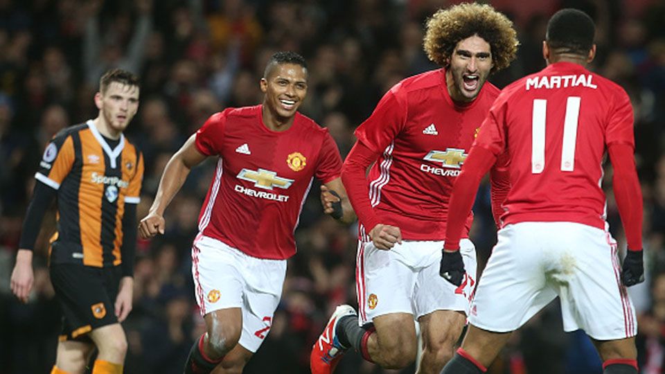 Para pemain Manchester United melakukan selebrasi usai Marouane Fellaini mencetak gol ke gawang Hull City. Copyright: Internet