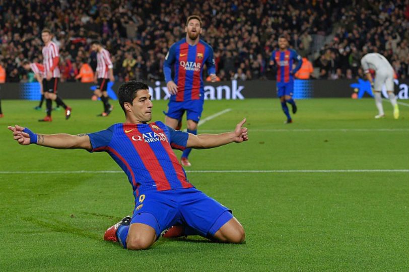 Luis Suarez bawa Barcelona unggul 1-0 atas Athletic Bilbao di babak pertama. Copyright: Getty Images/Lluis Gene