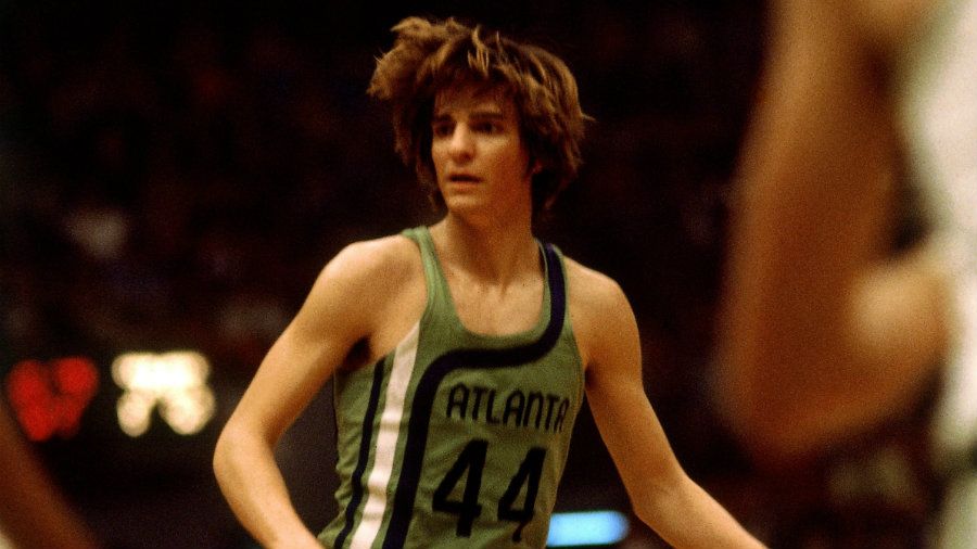 Pete Maravich nomor punggungnya dipensiunkan. Copyright: NBA