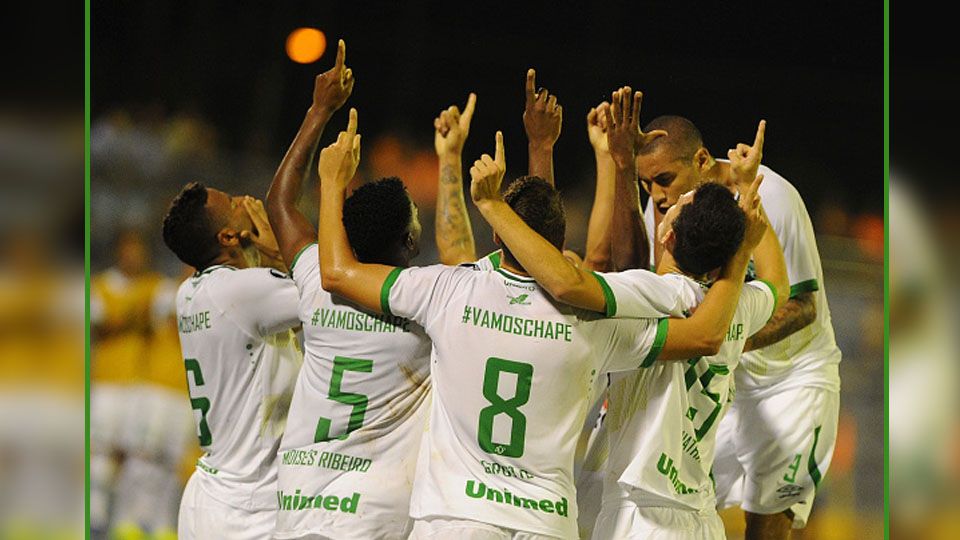 Selebrasi para pemain Chapecoense dalam kemenangan atas Zulia dalam debut di kompetisi Copa Libertadores 2017. Copyright: Jean Carlos Ramos/GettyImages